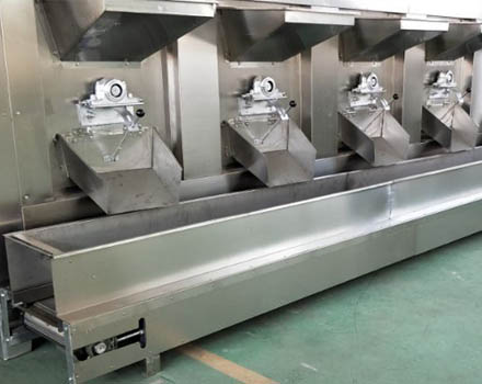 Peanut roasting machine used in food processing industry