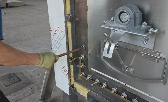 How to judge whether the heating pipe of peanut roasting machine needs to be replaced?